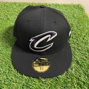 Cleveland Cavs New Era 59Fifty NBA Cap Men's Black & White Fitted Hat 7 3/8 NEW